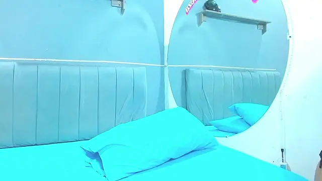 minimi naty online show from 12-28-24, 07:22