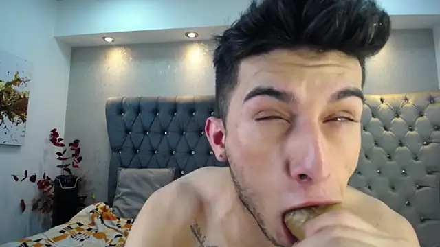 Snapshot of MrWilliseo chatting on 02-02-25, 11:11 MrWilliseo online show from 02-02-25, 11:11