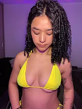 Crystal Dluna online show from 11-20-25, 04:18