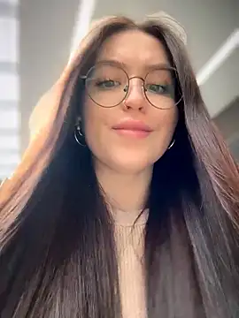 Snapshot of meow_girl chatting on 04-18-26, 11:47 meow girl online show from 04-18-26, 11:47