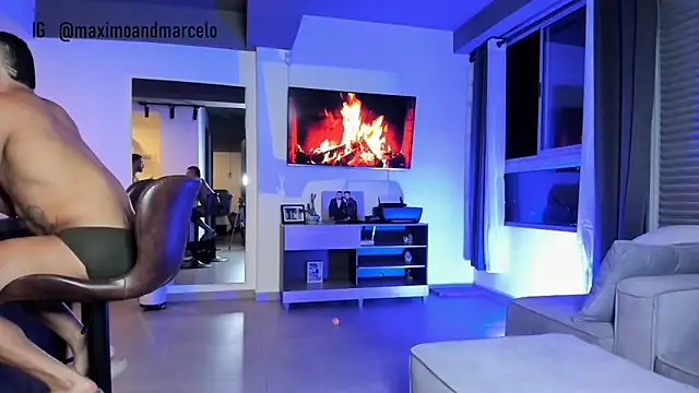 Snapshot of Maximo_Marcelo chatting on 01-14-25, 02:08 Maximo Marcelo online show from 01-14-25, 02:08