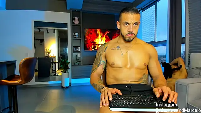 Snapshot of Maximo_Marcelo chatting on 02-12-25, 11:09 Maximo Marcelo online show from 02-12-25, 11:09