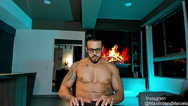 Snapshot of Maximo_Marcelo chatting on 02-18-25, 02:16 Maximo Marcelo online show from 02-18-25, 02:16