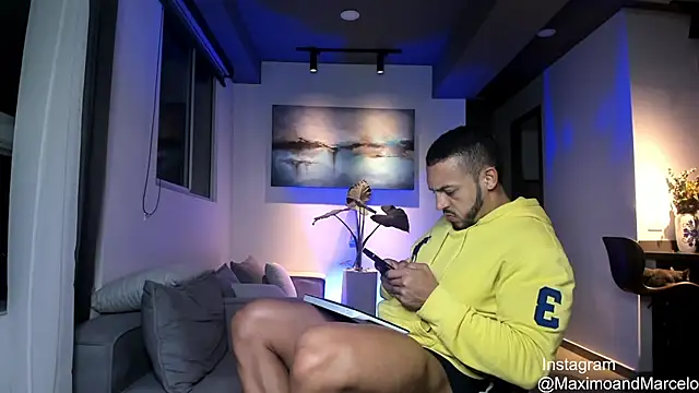 Snapshot of Maximo_Marcelo chatting on 03-04-25, 02:06 Maximo Marcelo online show from 03-04-25, 02:06