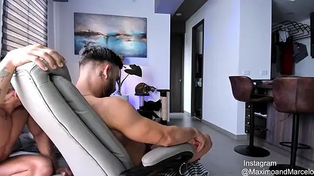 Snapshot of Maximo_Marcelo chatting on 03-14-25, 03:14 Maximo Marcelo online show from 03-14-25, 03:14