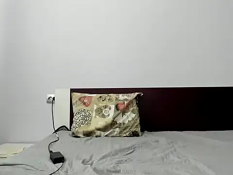Snapshot of ElektraShine29 chatting on 05-08-26, 06:41 ElektraShine29 online show from 05-08-26, 06:41
