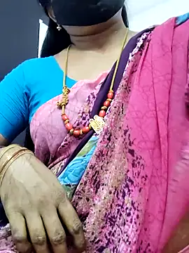 Snapshot of Tamilrojanew chatting on 05-22-26, 10:43 Tamilrojanew online show from 05-22-26, 10:43