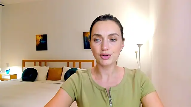 Snapshot of LovelyeeMia chatting on 12-04-24, 05:00 LovelyeeMia online show from 12-04-24, 05:00