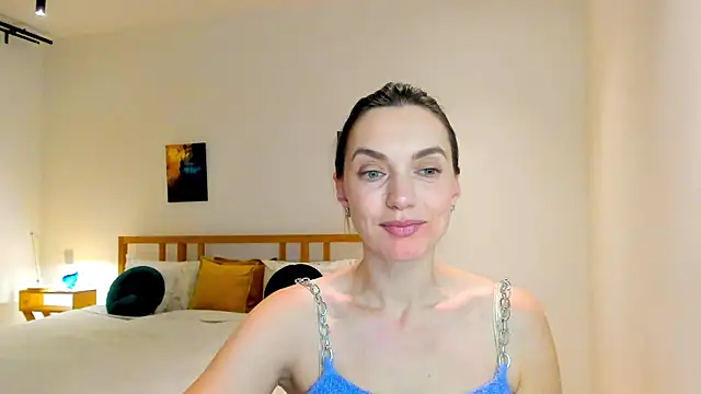 Snapshot of LovelyeeMia chatting on 12-17-24, 02:22 LovelyeeMia online show from 12-17-24, 02:22