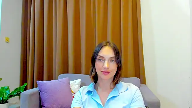 Snapshot of LovelyeeMia chatting on 10-14-25, 11:11 LovelyeeMia online show from 10-14-25, 11:11