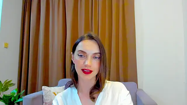 Snapshot of LovelyeeMia chatting on 10-18-25, 02:40 LovelyeeMia online show from 10-18-25, 02:40