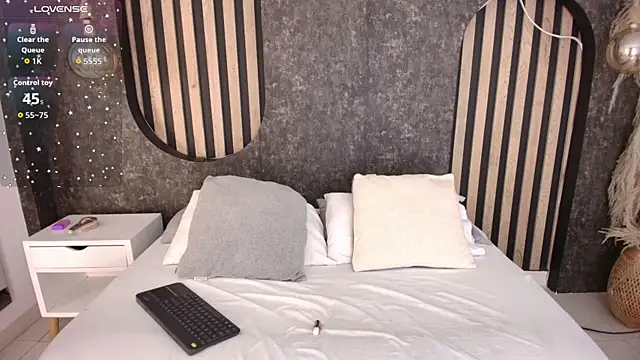 miss10 antonella online show from 10-26-25, 12:22