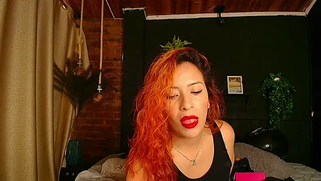 Snapshot of sahra_taylor_ chatting on 06-17-26, 01:34 sahra taylor online show from 06-17-26, 01:34