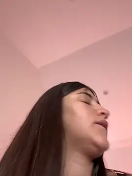 AhriCutte online show from 11-19-25, 05:02