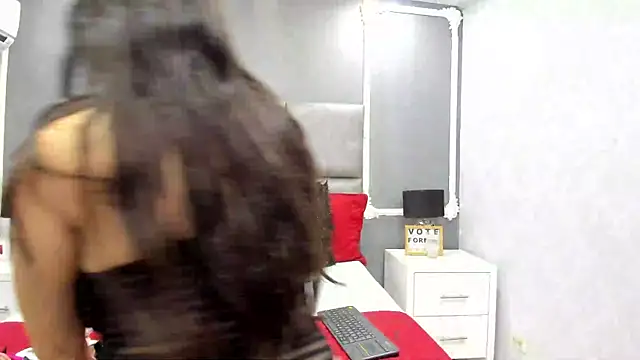 Snapshot of MadelineBeckert chatting on 12-15-25, 07:18 MadelineBeckert online show from 12-15-25, 07:18