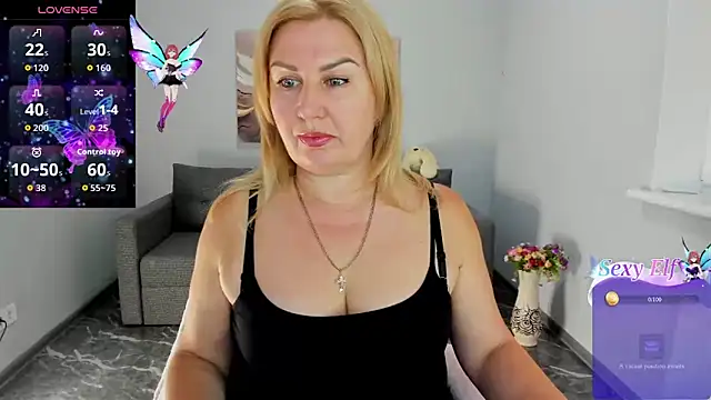 Snapshot of Lili_Crossi chatting on 06-29-26, 06:19 Lili Crossi online show from 06-29-26, 06:19