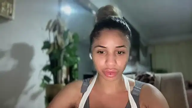 Snapshot of Susandolls chatting on 06-02-26, 04:47 Susandolls online show from 06-02-26, 04:47