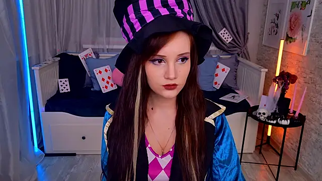 StellaGloww online show from 10-31-25, 04:19