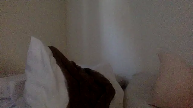 Snapshot of yeswewill13 chatting on 10-18-25, 06:19 yeswewill13 online show from 10-18-25, 06:19