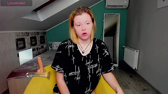 Snapshot of LillyDepp chatting on 12-19-24, 12:56 LillyDepp online show from 12-19-24, 12:56