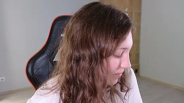 Snapshot of cherry_lea chatting on 03-15-26, 05:41 cherry lea online show from 03-15-26, 05:41