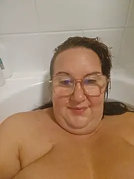 Snapshot of Bekahblows chatting on 10-31-25, 10:44 Bekahblows online show from 10-31-25, 10:44