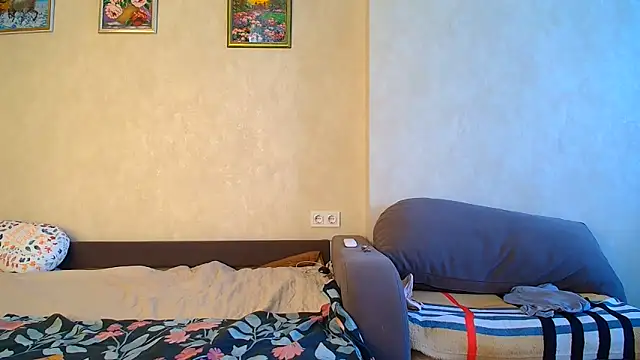 Snapshot of Brionia chatting on 06-27-26, 05:56 Brionia online show from 06-27-26, 05:56