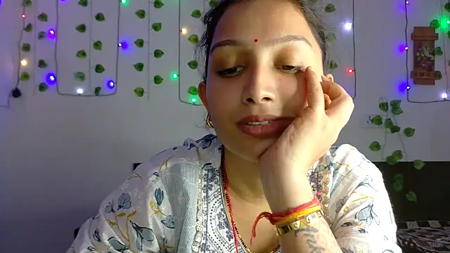 Snapshot of Aleena_Rai chatting on 10-18-25, 07:58 Aleena Rai online show from 10-18-25, 07:58