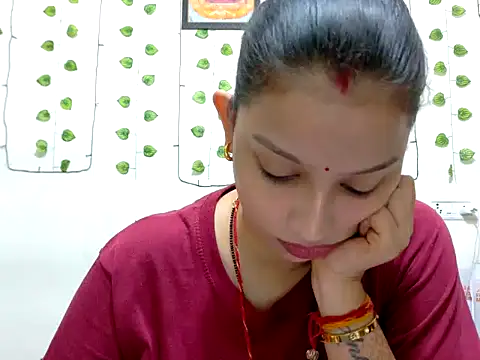 Snapshot of Aleena_Rai chatting on 10-19-25, 07:36 Aleena Rai online show from 10-19-25, 07:36