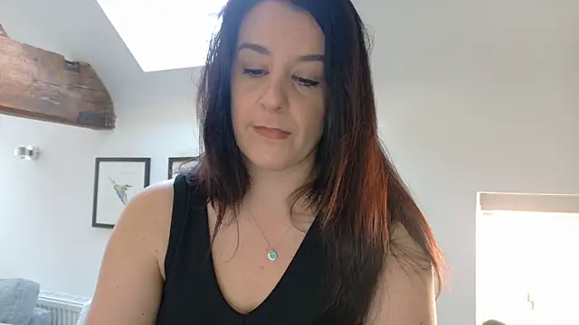 flatwhite0 online show from 04-24-26, 08:50