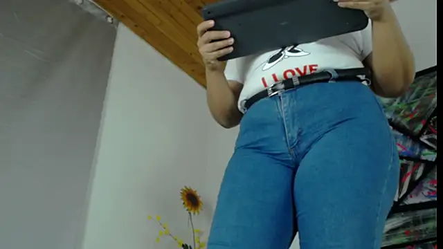 Iivana 19 online show from 02-20-25, 04:03