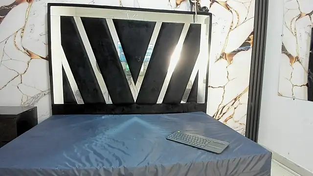 KarinaSimonz online show from 10-29-25, 07:37