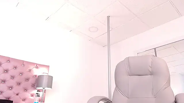 Snapshot of Aleja_gh1 chatting on 02-13-25, 07:42 Aleja gh1 online show from 02-13-25, 07:42
