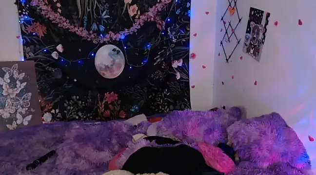 Snapshot of Emillyy_m chatting on 01-15-25, 08:26 Emillyy m online show from 01-15-25, 08:26