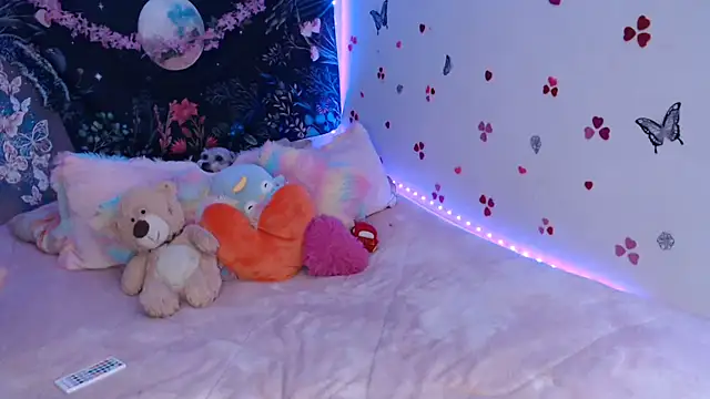 Snapshot of Emillyy_m chatting on 09-09-25, 09:47 Emillyy m online show from 09-09-25, 09:47