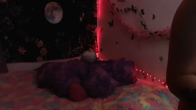 Snapshot of Emillyy_m chatting on 04-06-26, 10:54 Emillyy m online show from 04-06-26, 10:54