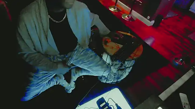 Snapshot of Pressure69mee chatting on 02-01-25, 03:30 Pressure69mee online show from 02-01-25, 03:30