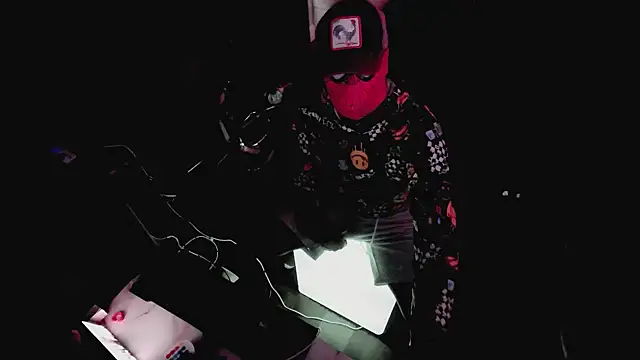 Snapshot of Pressure69mee chatting on 02-09-25, 06:26 Pressure69mee online show from 02-09-25, 06:26