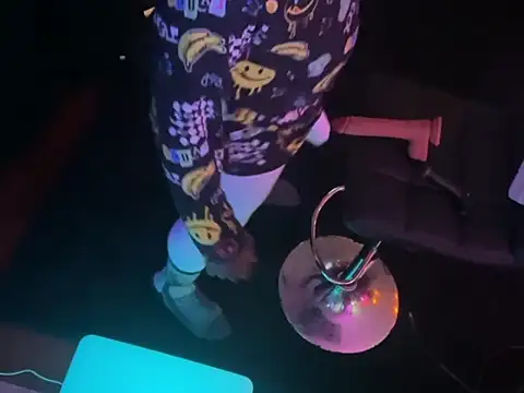 Snapshot of Pressure69mee chatting on 02-14-25, 05:25 Pressure69mee online show from 02-14-25, 05:25