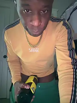 Snapshot of Pressure69mee chatting on 02-16-25, 06:21 Pressure69mee online show from 02-16-25, 06:21