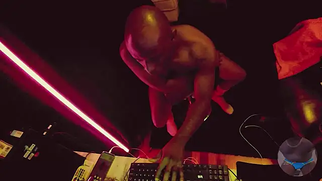 Snapshot of Pressure69mee chatting on 02-26-25, 10:04 Pressure69mee online show from 02-26-25, 10:04