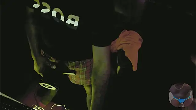 Snapshot of Pressure69mee chatting on 03-05-25, 03:40 Pressure69mee online show from 03-05-25, 03:40