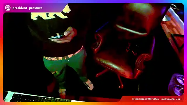 Snapshot of Pressure69mee chatting on 03-14-25, 01:59 Pressure69mee online show from 03-14-25, 01:59