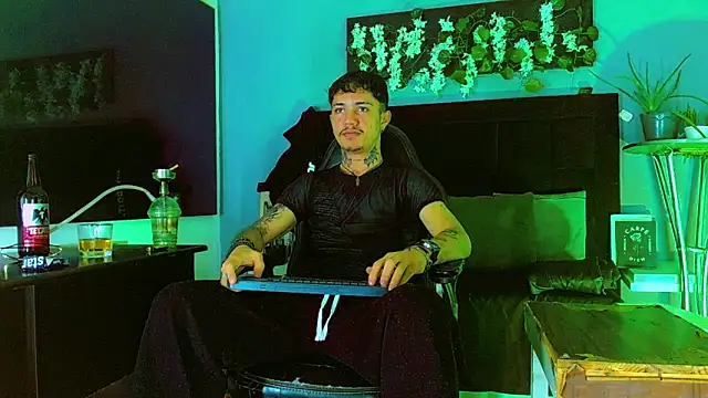 Snapshot of HannibalLester chatting on 06-12-26, 04:22 HannibalLester online show from 06-12-26, 04:22