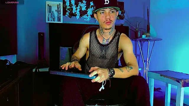Snapshot of HannibalLester chatting on 06-21-26, 04:48 HannibalLester online show from 06-21-26, 04:48