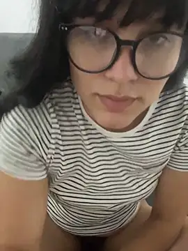 Snapshot of LanaQuen chatting on 12-22-24, 11:31 LanaQuen online show from 12-22-24, 11:31