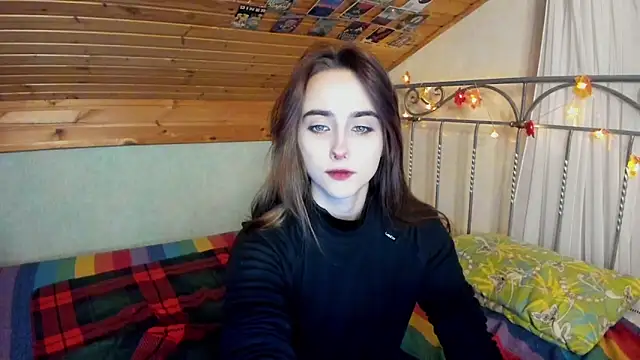 Snapshot of SilverDream chatting on 12-15-24, 08:36 SilverDream online show from 12-15-24, 08:36