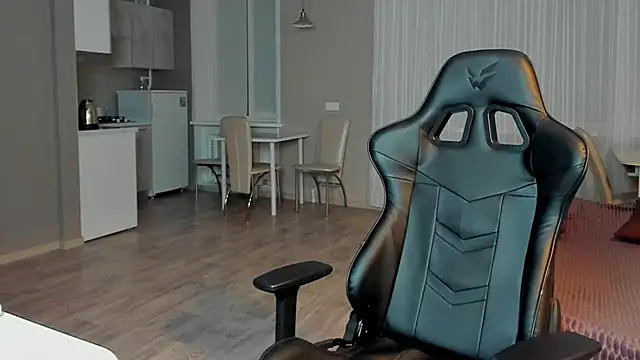 Snapshot of SilverDream chatting on 02-23-25, 09:26 SilverDream online show from 02-23-25, 09:26