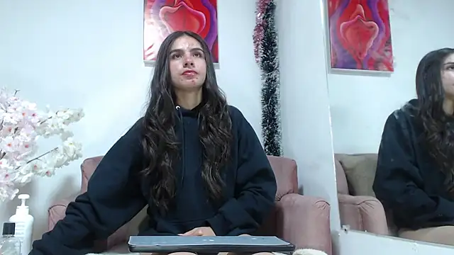 dafne queenn online show from 01-13-25, 12:24