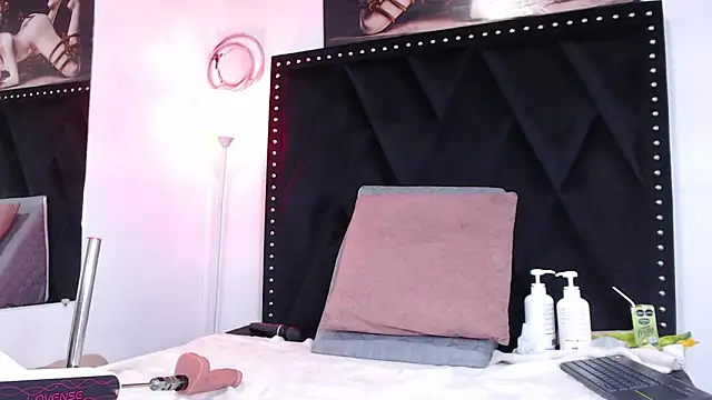 dafne queenn online show from 02-15-25, 04:01